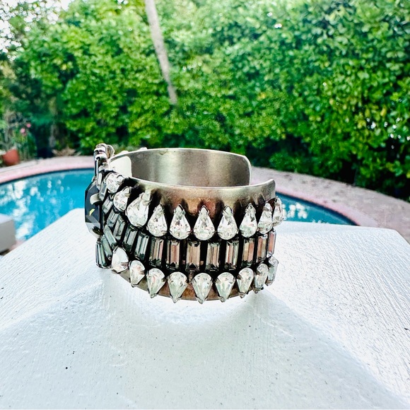 Dannijo Valentina Silvertone Multi-Crystal Cuff NWT - Picture 5 of 17